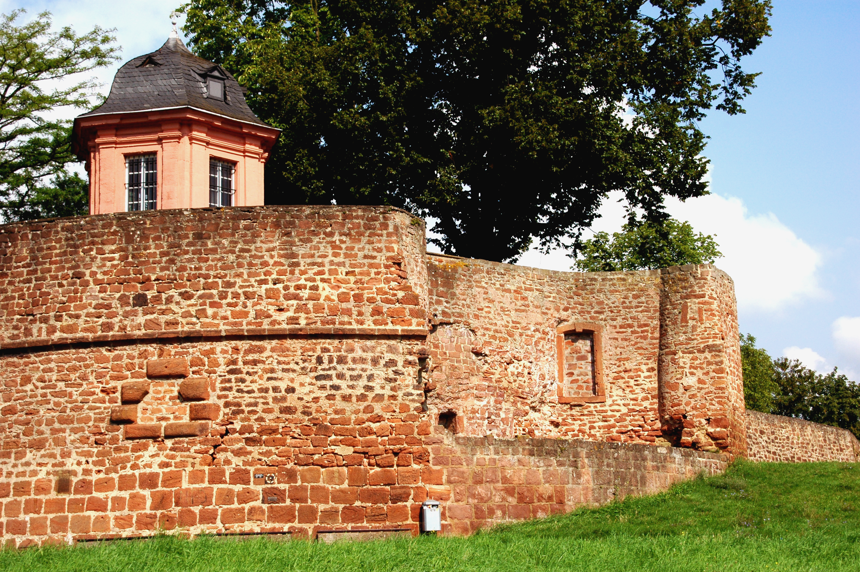 Kloster Pfalzel Trier Wallmauer